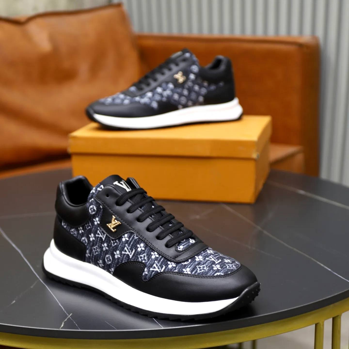Ex-factory price: 462💰🙅‍♂️🙅‍♂️🙅‍♂️ Brand: LV Louis Vuitton Standard code: 38-44 (45 customized) Grade: Same as the official website Material: Original cowhide stitching brand cloth Comfortable and breathable lining Lightweight and wear-resistant sports outsole Style category: Men's fashion casual shoes Running sneakers Distinguished luxury brand elements Top luxury Color: actual picture color